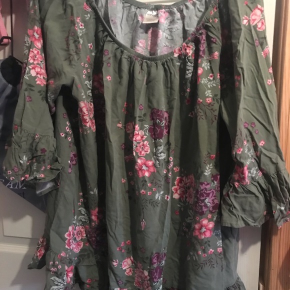 Selling my closet 😂 - Picture 6 of 16